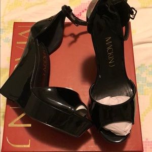Black wedges